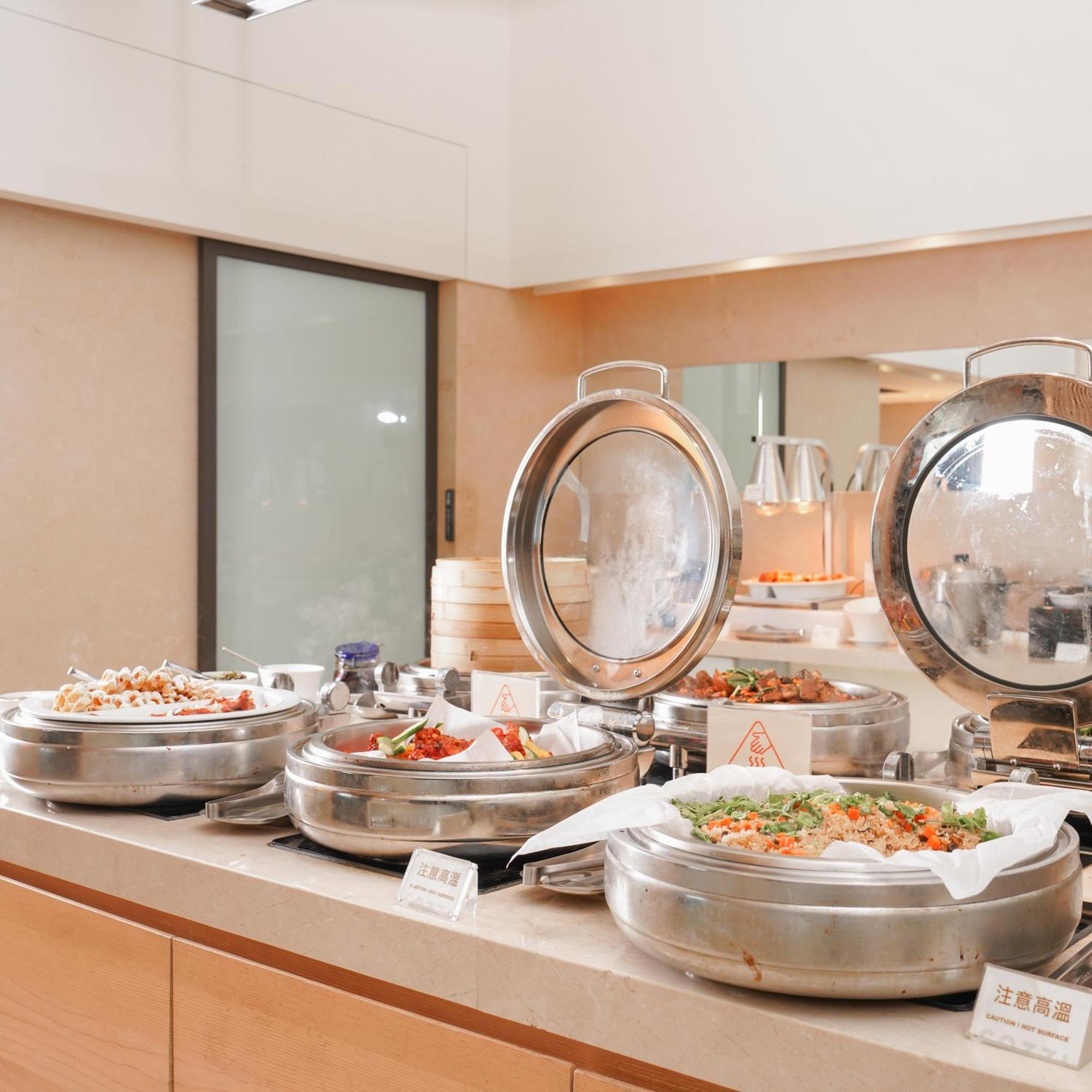 Hotel COZZI Zhongshan Kaohsiung Esterno foto