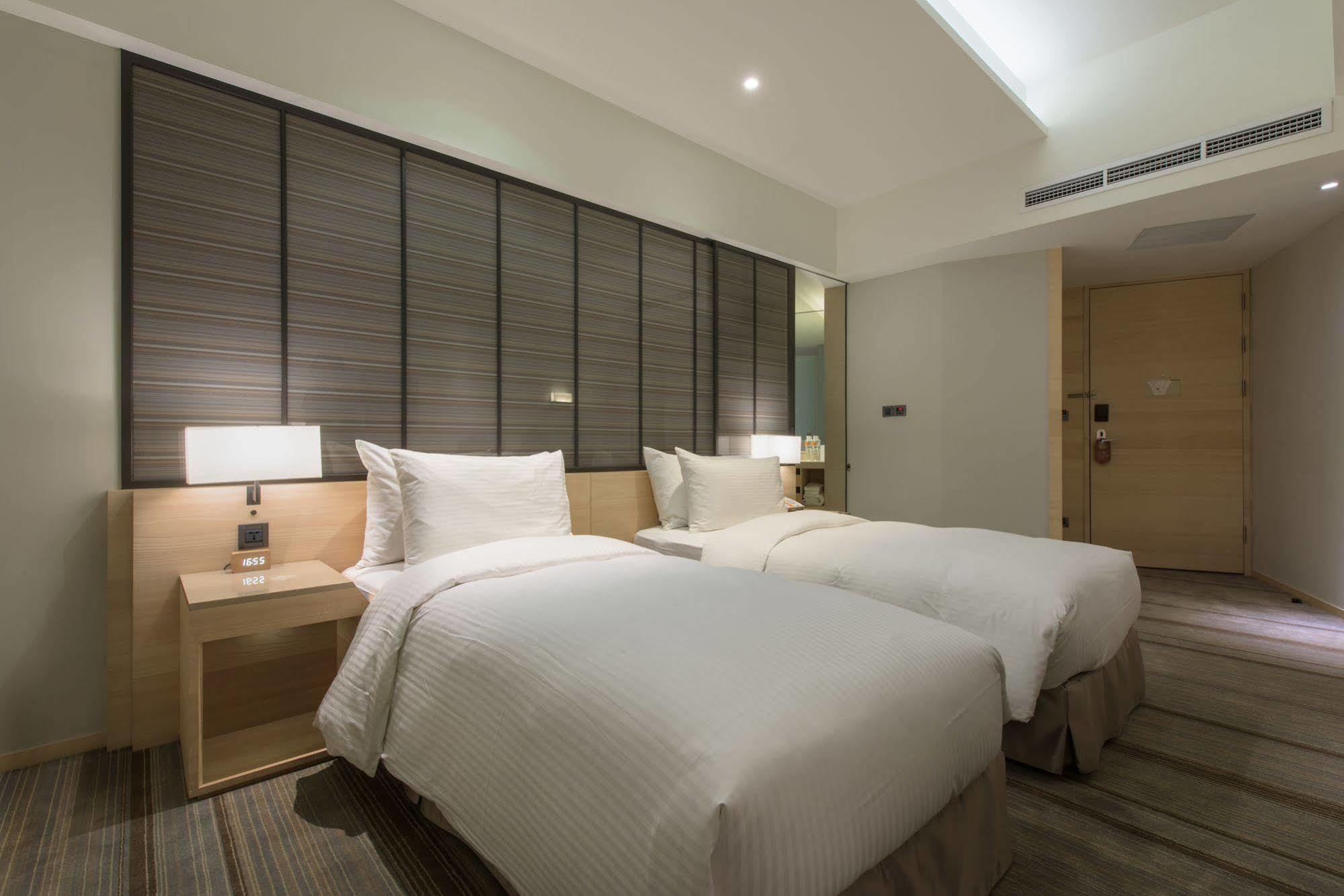 Hotel COZZI Zhongshan Kaohsiung Esterno foto