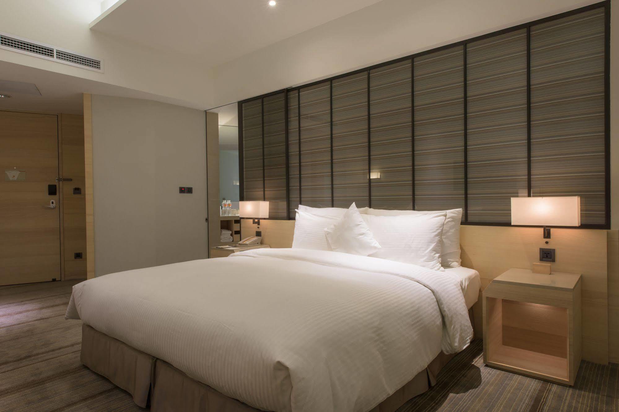 Hotel COZZI Zhongshan Kaohsiung Esterno foto