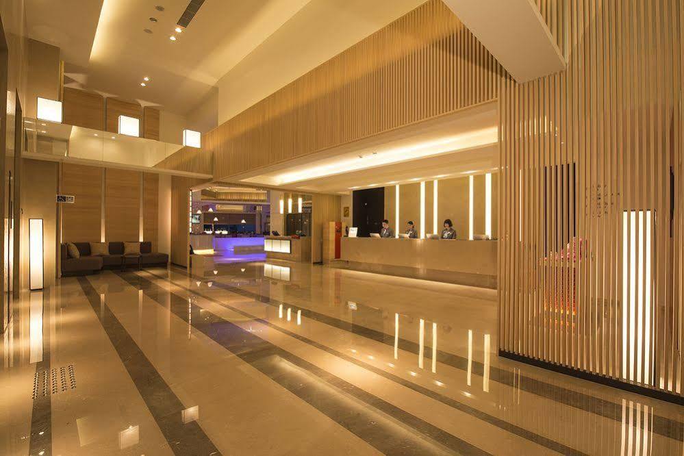 Hotel COZZI Zhongshan Kaohsiung Esterno foto